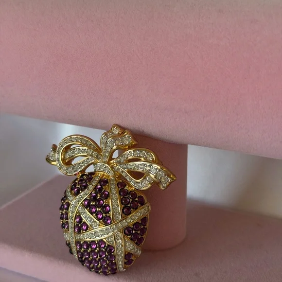 Authentic Vintage Swarovski Purple Crystal Christmas Ornament Brooch - Gold Tone